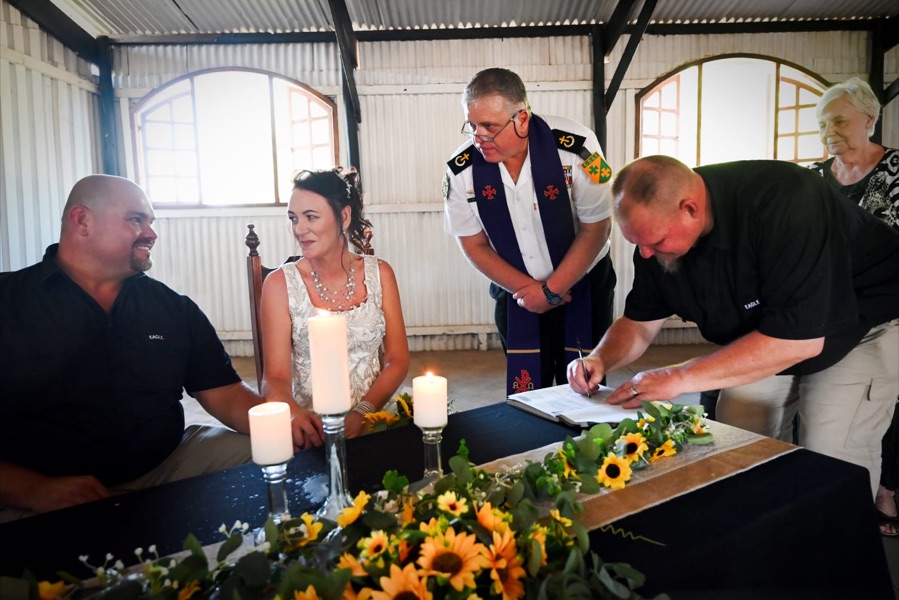 Wedding ceremony by Dr. Gerrit Rademeyer in Ohrigstad